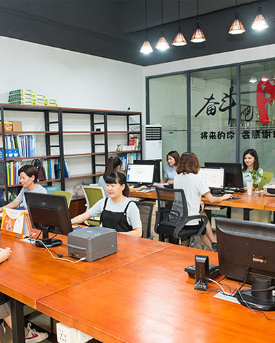 联系萝莉社破解版APP
